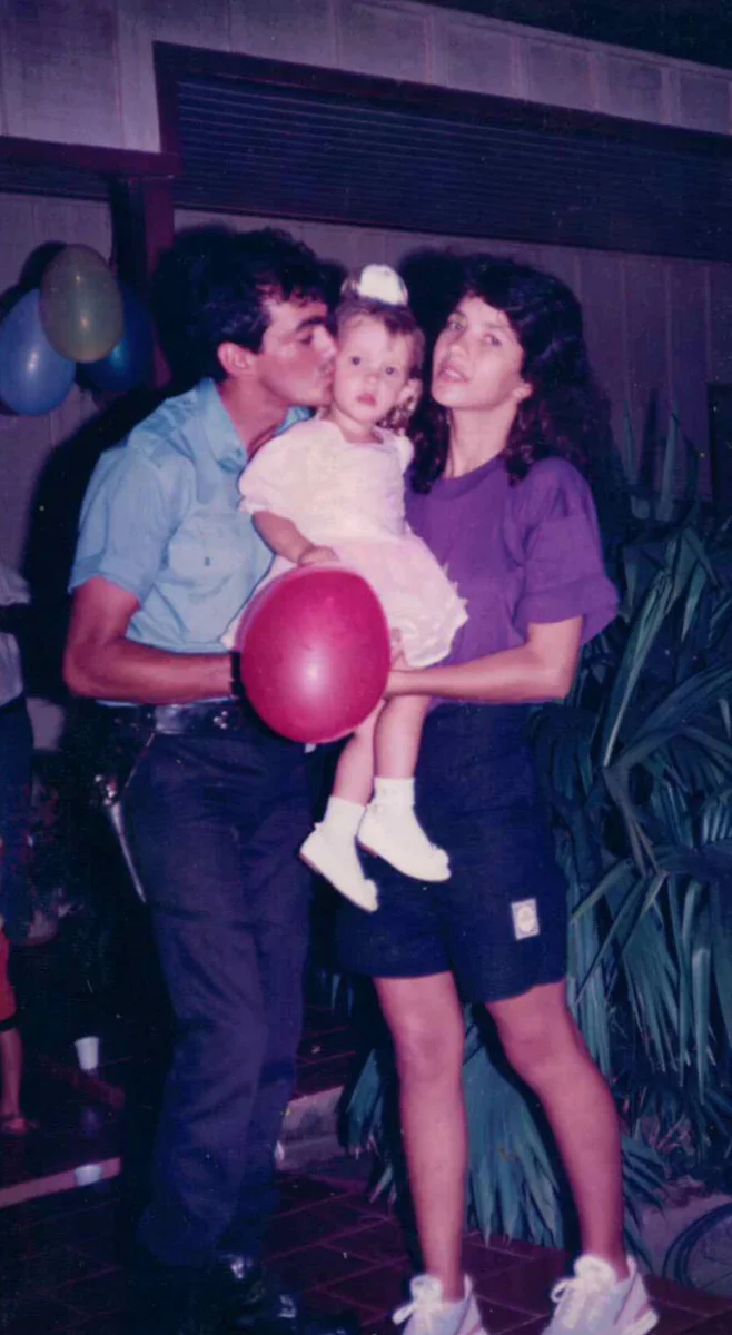 Flavinha ainda criança com sua família